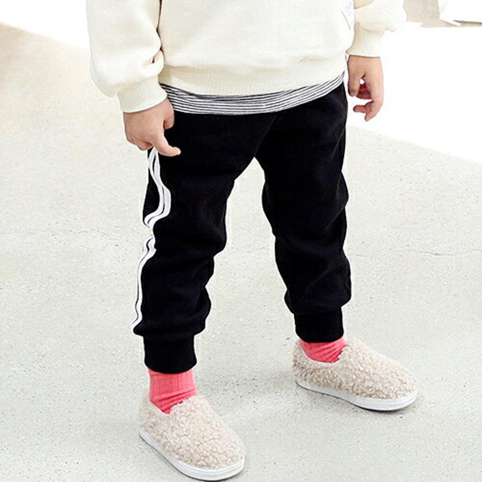 裏起毛ツーサイドラインパンツ・p010767 キッズ 【3~8才】【pt】【韓国 ファッション ボトムス パンツ ロング ウエストゴム スウェットパンツ アウトドア 運動 お遊び 女の子 男の子 キッズ 子供 子供服 幼稚園 通学 通園 低学年 秋 冬】【KIDS】
