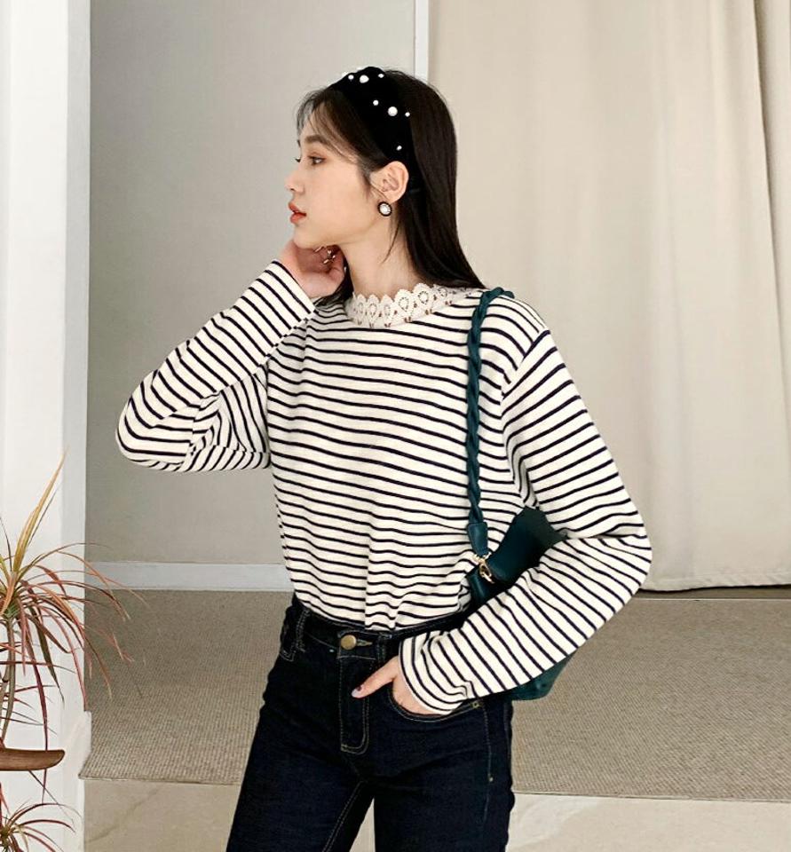 レースネックボーダーTシャツ・全2色・t64731 レディース 【tops】【韓国 ファッション トップス Tシャツ 長袖 レースネック ボーダー シンプル 配色 ラウンドネック レース ストライプ ベーシック カジュアル 秋 冬】