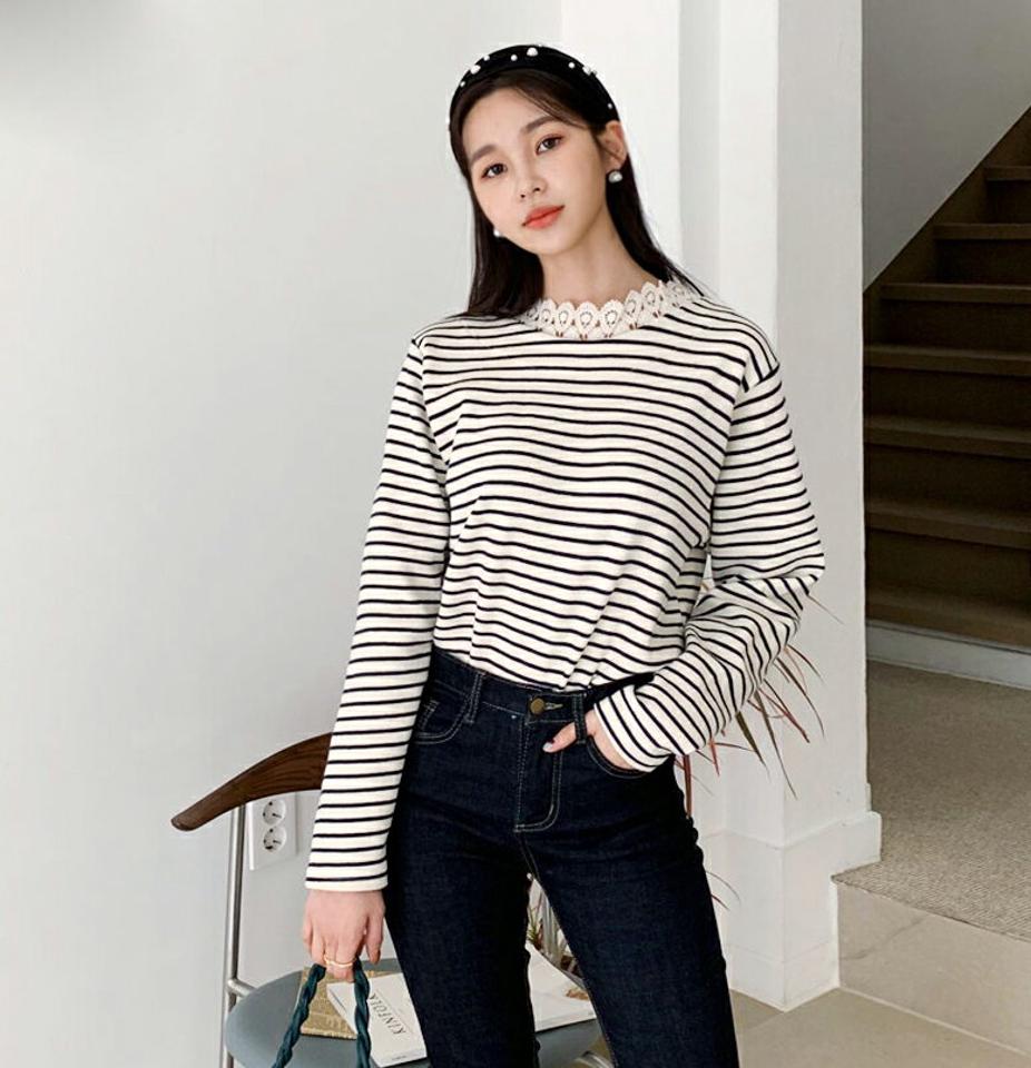 レースネックボーダーTシャツ・全2色・t64731 レディース 【tops】【韓国 ファッション トップス Tシャツ 長袖 レースネック ボーダー シンプル 配色 ラウンドネック レース ストライプ ベーシック カジュアル 秋 冬】