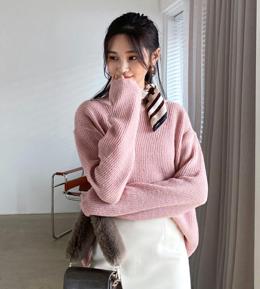 ラウンドバックスリットニット・全4色・b64741 レディース 【tops】【韓国 ファッション トップス ニットラウンドネック リブニット 長袖 体型カバー デイリー 無地 ベーシック ルーズ ドロップショルダー スリット入り リブ カジュアル 秋 冬】