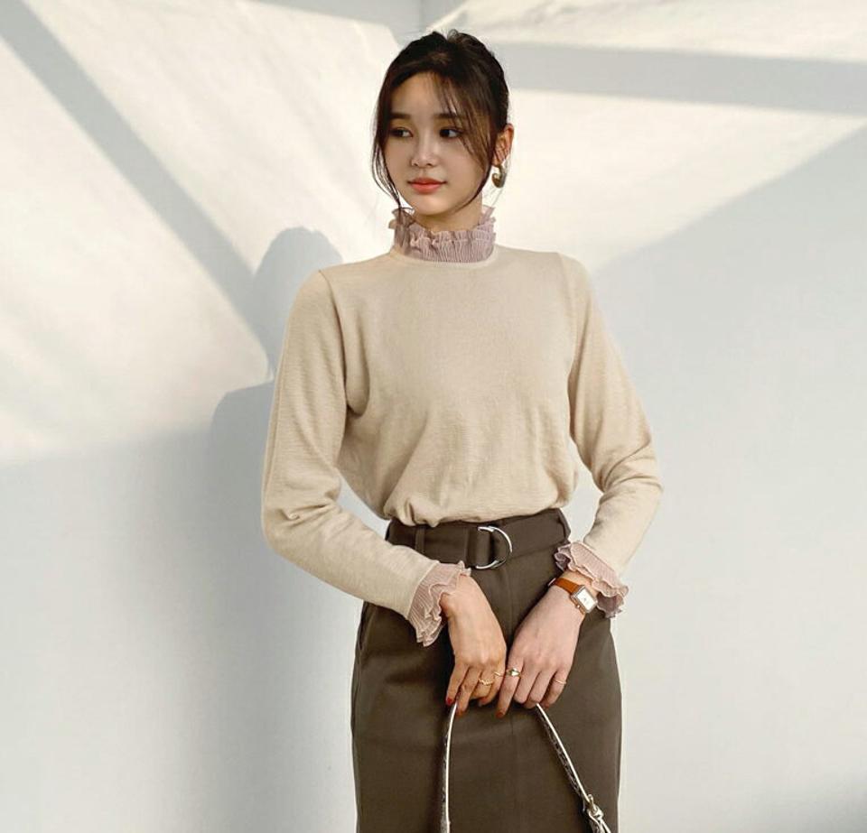 プリーツフリルヘムTシャツ・全3色・b64729 レディース 【tops】【韓国 ファッション トップス Tシャツ 長袖 プリーツ フリル ラウンドネック フリルネック ハイネック フリル袖 上品 エレガンス レース カジュアル 秋 冬】