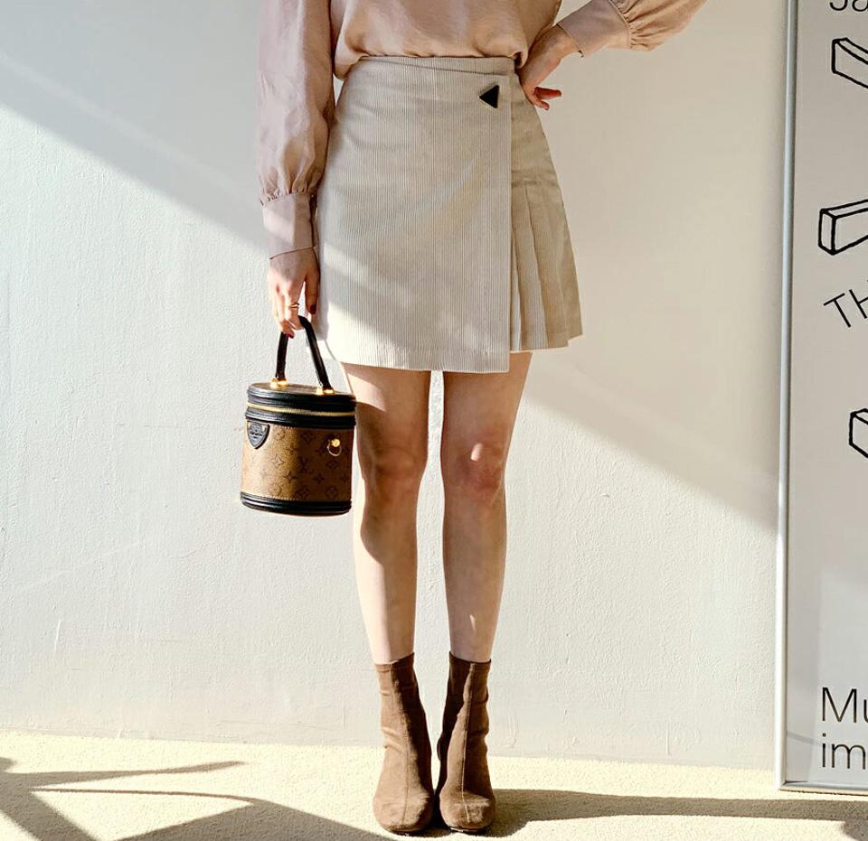 ボタンコーデュロイミニスカート・全2色・b62316 レディース 【sk】【韓国 ファッション ボトムス スカート ミニ ミニスカート ボタン コーデュロイ やわらかい バックファスナー ラップ サイドタック フェイクボタン カジュアル 秋 冬】