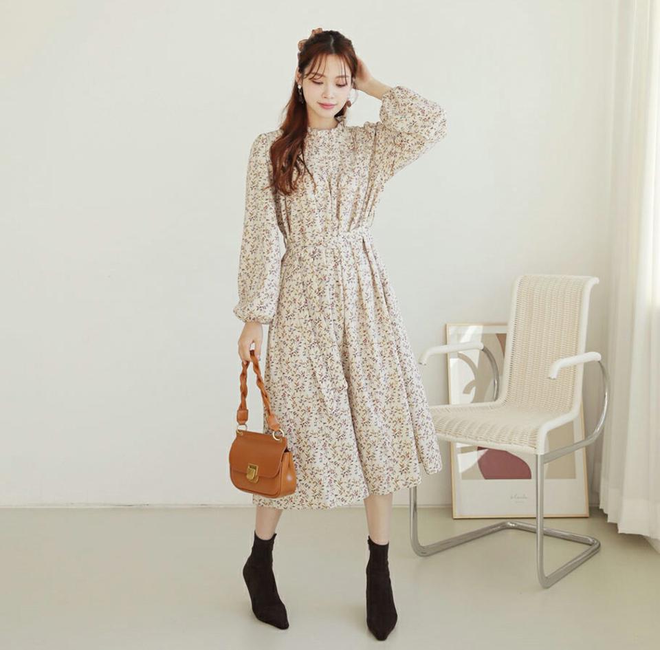 ストラップ付フリル花柄ワンピース・全3色・b65989 レディース 【ops】【ワンピース ミディ丈 ミディワンピース 長袖 フリル 花柄 フラワー フェミニン 大人 フリルネック 襟コンシャス ピンタック 大人 秋 冬 韓国 ファッション】【ハイホリHIHOLLI】