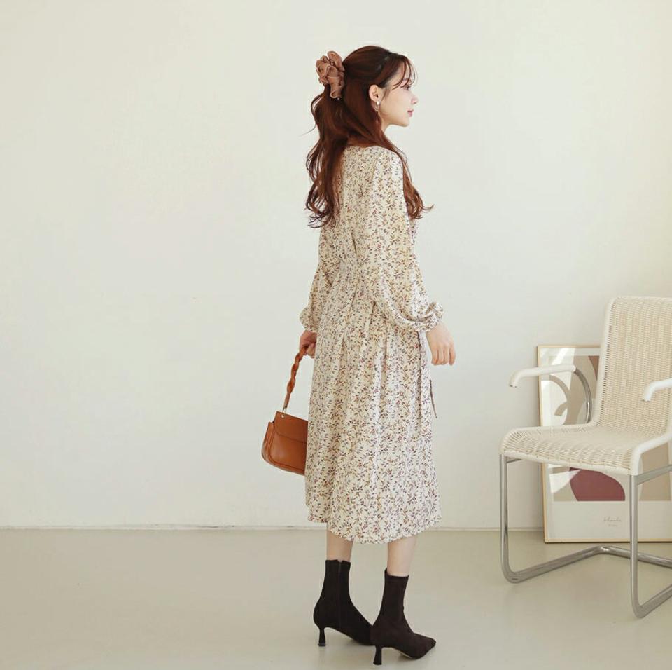 ストラップ付フリル花柄ワンピース・全3色・b65989 レディース 【ops】【ワンピース ミディ丈 ミディワンピース 長袖 フリル 花柄 フラワー フェミニン 大人 フリルネック 襟コンシャス ピンタック 大人 秋 冬 韓国 ファッション】【ハイホリHIHOLLI】