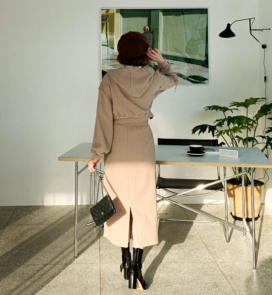 リブフードジップアップ&スカートSET・全2色・t62315 レディース 【ops】【韓国 ファッション セットアップ ストリング フード カジュアル クロップド スカート Hライン サイドポケット ファスナー ウエストゴム スリット入り カジュアル 秋 冬】