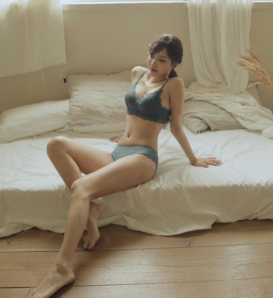 リンクルウェーブブラ&ショーツ・全3色・e44398 レディース 【uw】【韓国 ファッション アンダーウェア ランジェリー 下着 セット ブラジャー ブラ ショーツ パンツ 無地 大人 上品 リンクル レース ノンワイヤー シースルー カジュアル 秋 冬】