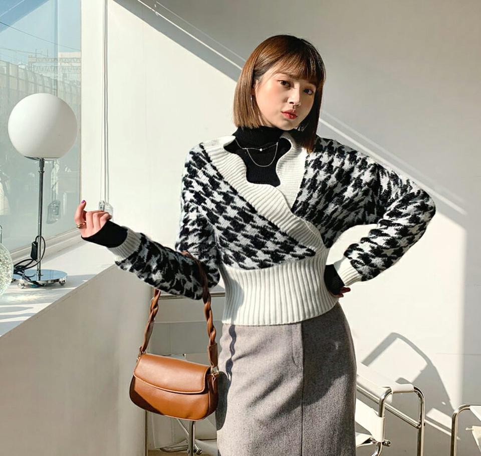 ハウンドトゥースニット・全3色・t62306 レディース 【tops】【韓国 ファッション トップス ニット 長袖 Vネック ルーズ ドロップショルダー ぼわん袖 カシュクール レイヤード スカラップ ハウンドトゥース チェック パターン リブ カジュアル 秋 冬】
