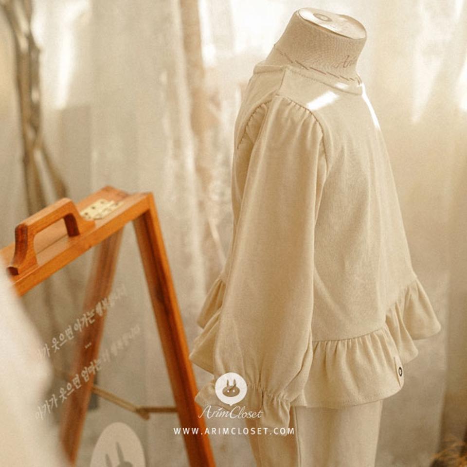 コットンフリルルームウェア上下SET・p010854 キッズ【0~2才】【uw】【ルームウェア パジャマ 部屋着 上下 セット set トップス 長袖 パンツ ズボン フリル 単色 無地 シンプル かわいい 女の子 韓国 韓国子供服 子供 こども 子供服 こども服】【KIDS】