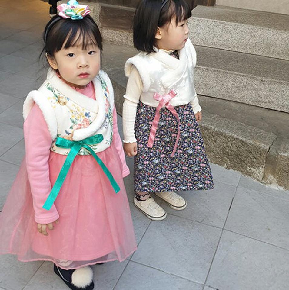 【送料無料】フラワーベスト付裏起毛シフォンワンピース・u10890 キッズ【3~8才】【ops】【ワンピース シフォン 透け感 シアー 裏起毛 ベルト 花柄 フラワー 可愛い かわいい 女の子 秋 冬 韓国 韓国子供服 子供 こども 子供服 こども服】【KIDS】