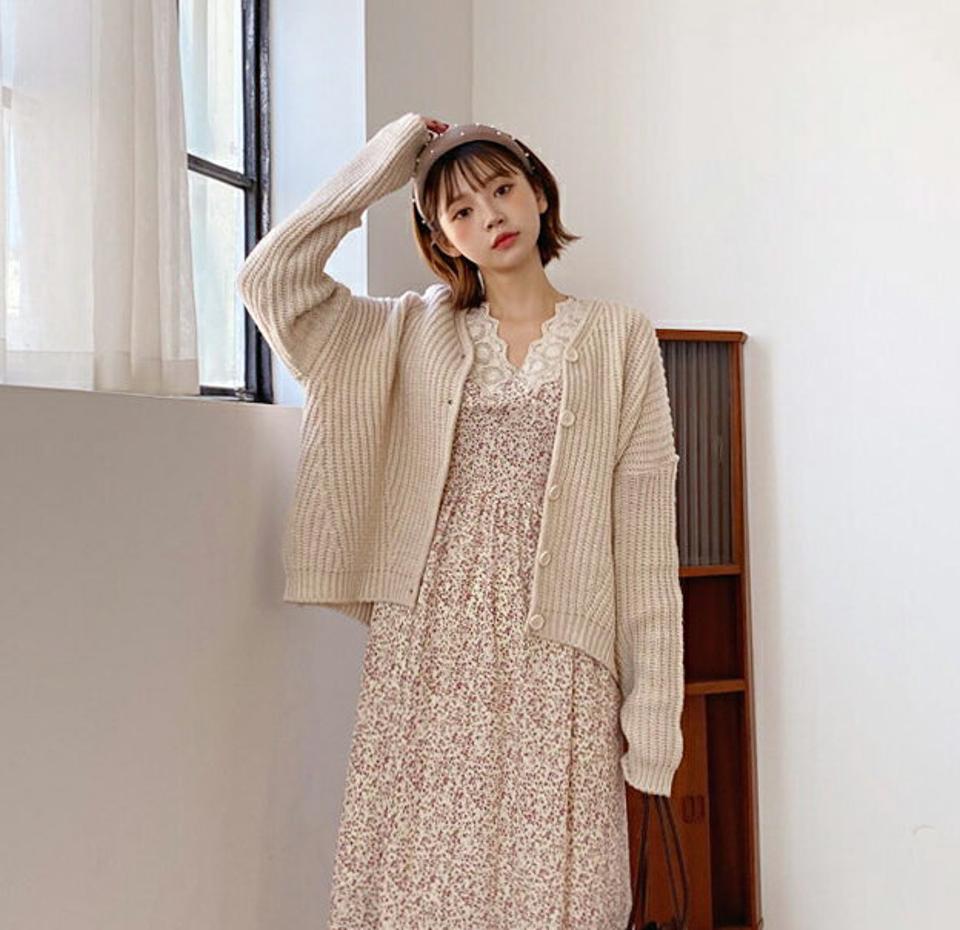 Vネックボタンカーディガン・全4色・b64778 レディース 【cd】【韓国 ファッション カーディガン カーデ 長袖 Vネック ボタン ルーズフィット ゆったり 無地 ベーシック 上品 大人　カジュアル カジュアル 秋 冬】