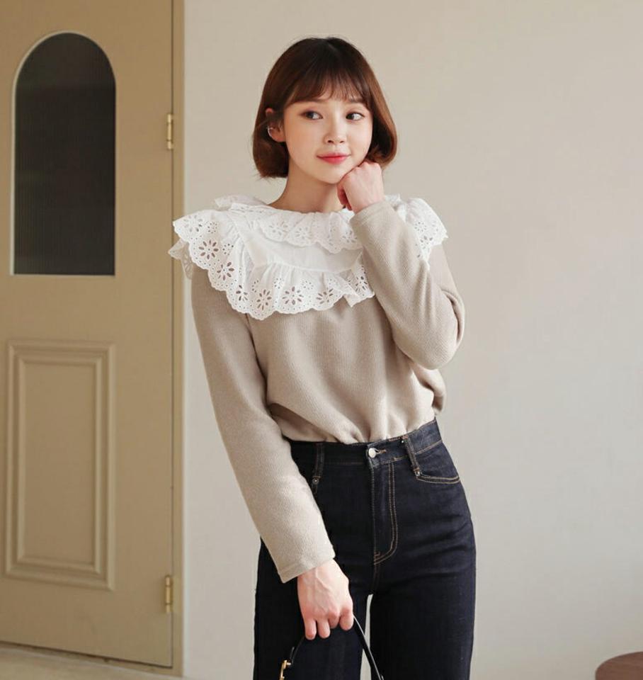 起毛アイレットレース配色Tシャツ・全3色・b62526 レディース 【tops】【韓国 ファッション トップス Tシャツ 長袖 ラウンドネック 起毛 配色 ボタン フリル スカラップ アイレットレース コントラスト デイリー ベーシック カジュアル 秋 冬】
