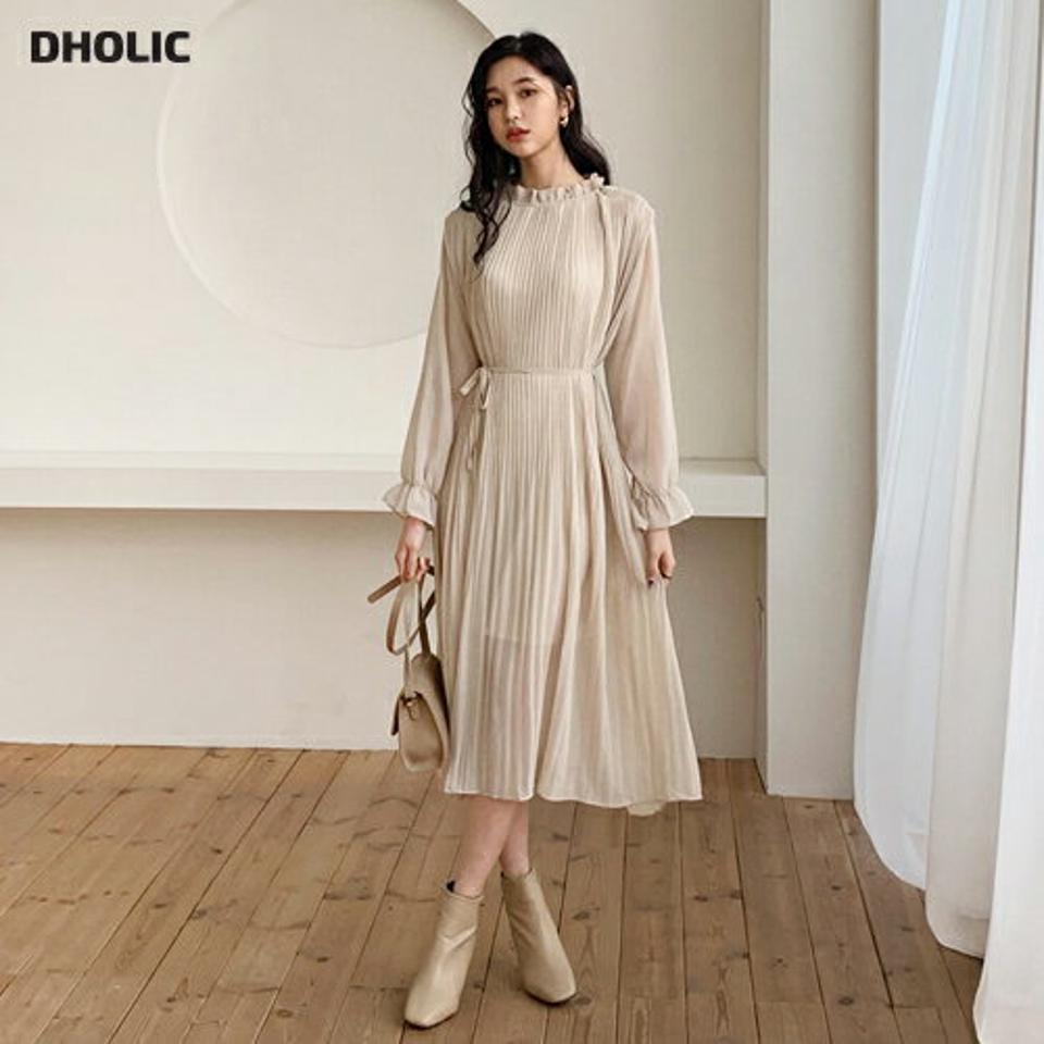 【只今セール】ストラップ付プリーツワンピース・全2色・e56566 レディース 【ops】【韓国 ファッション ワンピース ロング ロングワンピス 長袖 プリーツ 体型カバー ウエストストラップ ボタン フリルネック ハイネック ゴム デイリー 上品 カジュアル 秋 冬】【TI】