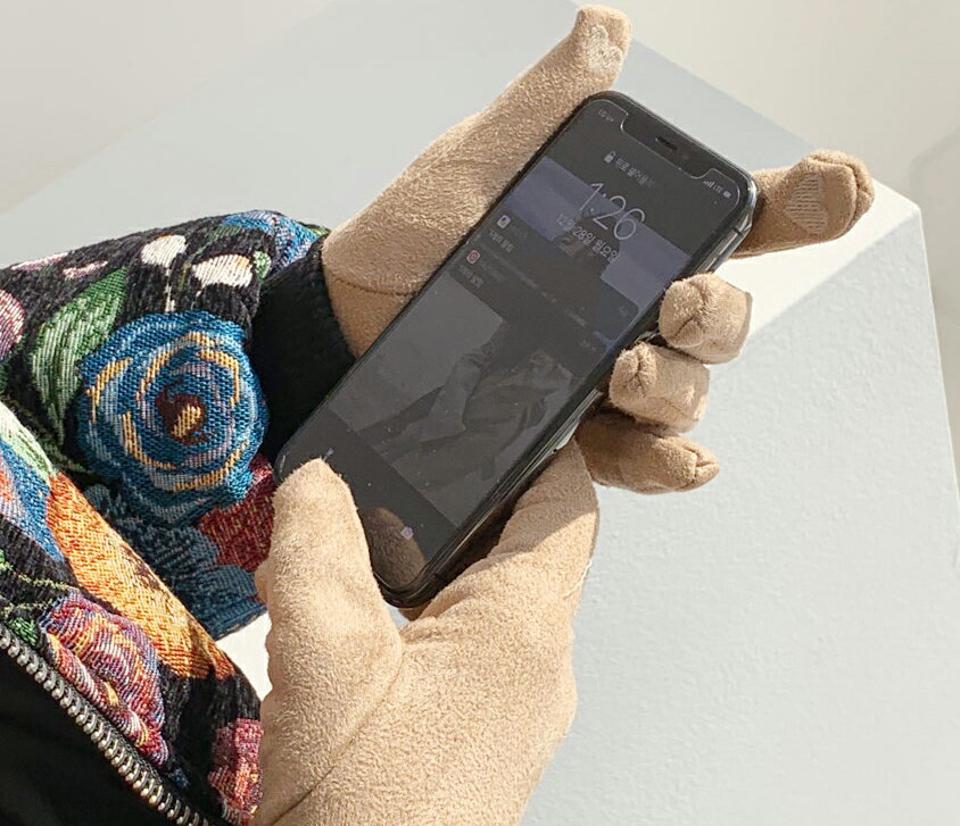 ＊スマホ対応＊裏起毛スエード調グローブ・全3色・d61419 レディース 【acc】【韓国 ファッション 手袋 てぶくろ テブクロ グローブ スカート 革 フェイクレザー 無地 スマホ 無地 プレゼント ギフト カジュアル 秋 冬】