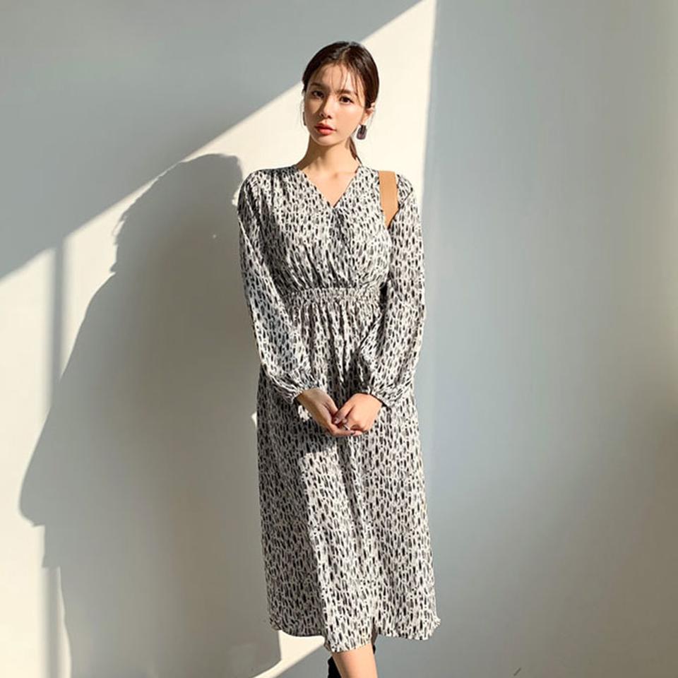 プリントVネックワンピース・全2色・b66123 レディース 【ops】【ワンピース ロング ロングワンピース 長袖 Vネック 上品 シャーリング 総柄 秋 冬 韓国 ファッション】【ハイホリHIHOLLI】