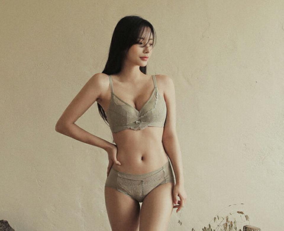 リボンチャームブラ&ショーツSET・全3色・e44385 レディース 【uw】 韓国ファッション アンダーウェア ランジェリー 下着 セット ブラジャー ブラ ショーツ パンツ レース 無地 大人 上品 リボン ソフトワイヤー カジュアル 秋 冬