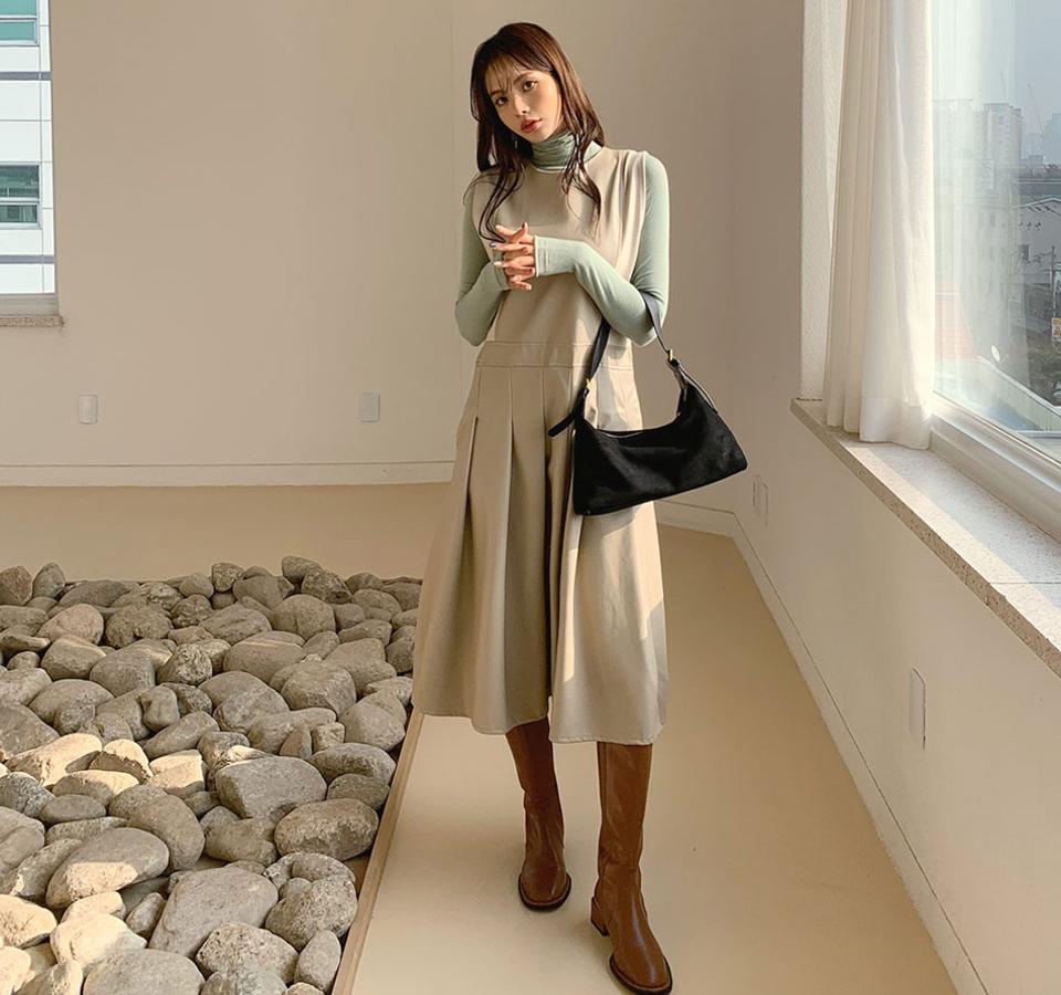 レザー調ノースリワンピース・全2色・t66118 レディース 【ops】【ワンピース ロング ロングワンピース スリーブレス ノースリーブ レザー 単色 無地 プリーツ プリーツワンピース フェミニン 秋 冬 韓国 ファッション】【ハイホリHIHOLLI】