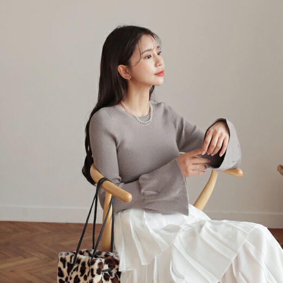 ラッフルスリーブニット・全3色・b62487 レディース 【tops】【韓国 ファッション トップス ニット 長袖 ラッフ ルス リーブニット ラウンドネック フィット シンプル フレア袖 スリット デイリー 無地 ベーシック カジュアル 秋 冬】