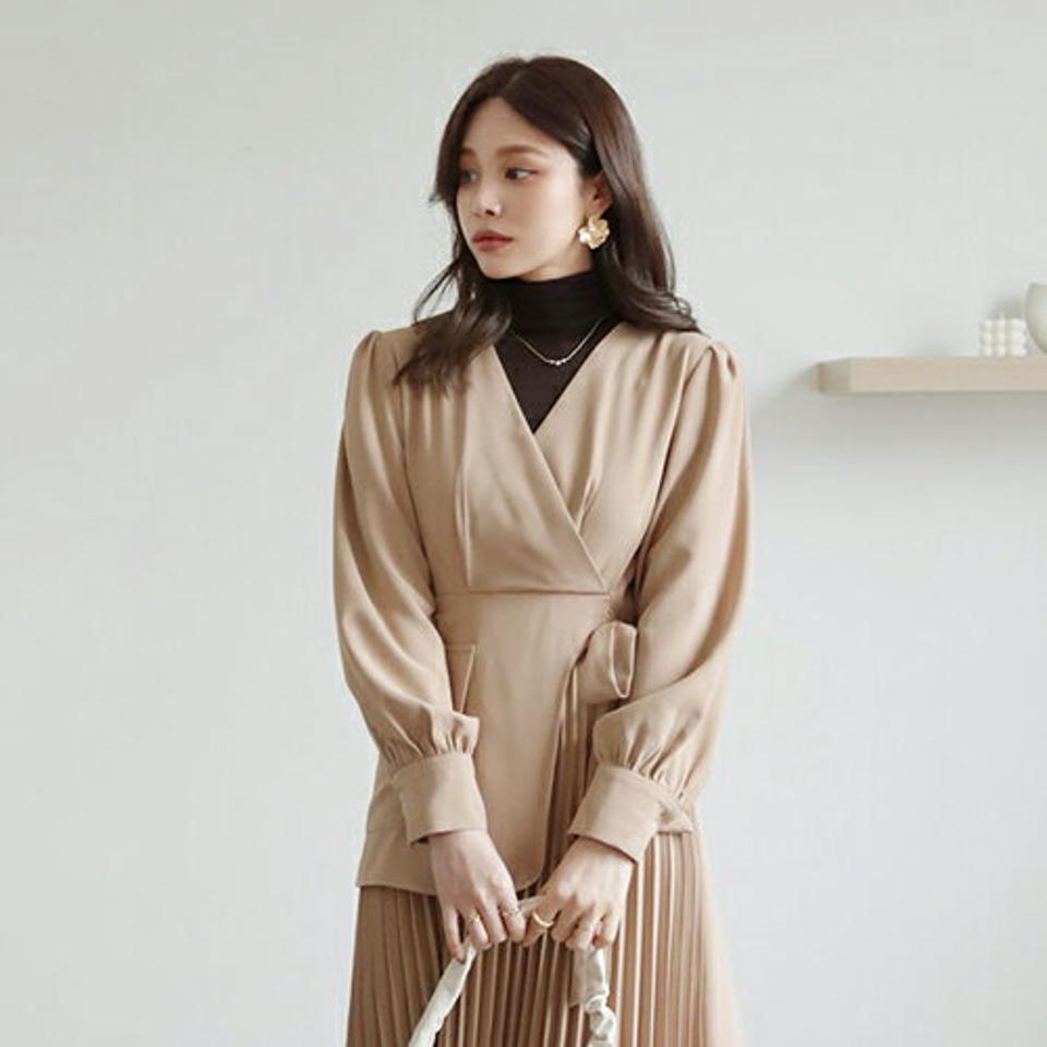 ラッププリーツワンピース・全2色・b66067 レディース 【ops】【ワンピース ロング ロングワンピース 長袖 プリーツ プリーツスカート ラップデザイン ラップワンピース フェミニン 上品 Vネック 秋 冬 韓国 ファッション】【ハイホリHIHOLLI】