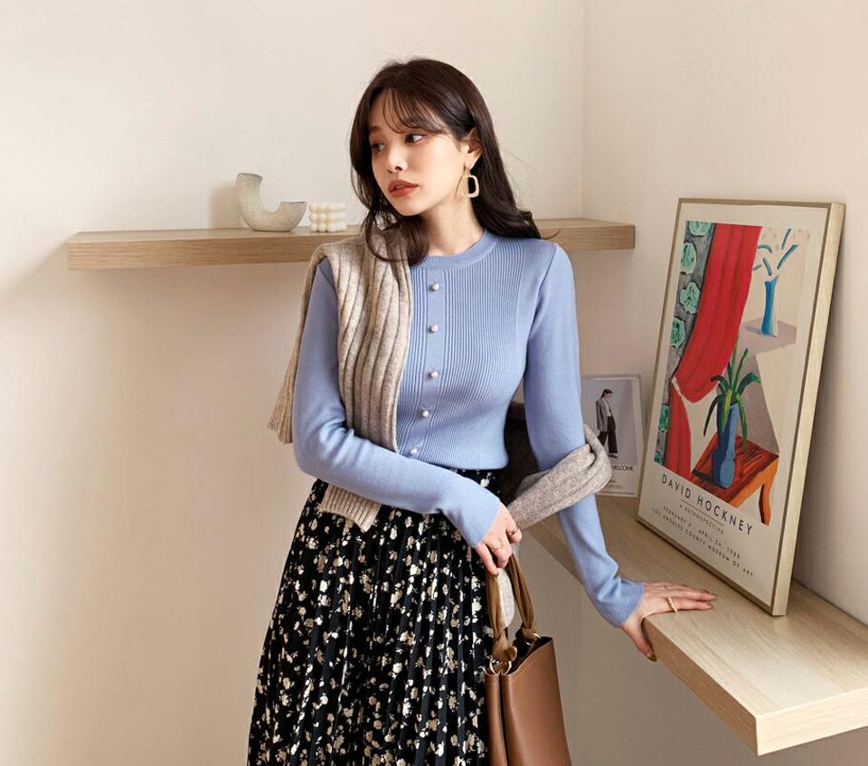 パールボタンニット・全4色・b66060 レディース 【tops】【トップス ニット ニットトップス 長袖 パールボタン 単色 無地 シンプル きれいめ リブ 上品 秋 冬 韓国 ファッション】【ハイホリHIHOLLI】