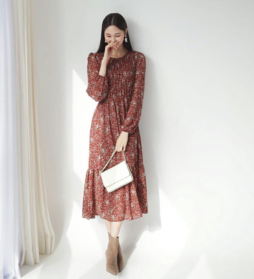 シャーリング花柄ワンピース・全2色・b62633 レディース 【ops】【韓国 ファッション ワンピース ロング ロングワンピス 長袖 シャーリング 花柄ワンピース バックボタン ラウンドネック フレアワンピース フレアワンピース フラワー カジュアル 秋 冬】