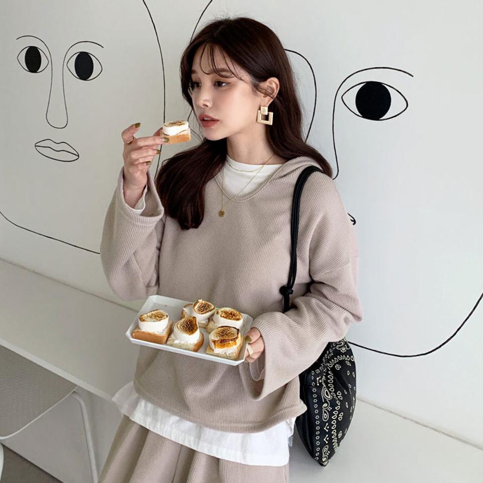 フーディ&スリットパンツSET・全3色・t66195 レディース 【set】【セットアップ setup トップス パーカー 長袖 パンツ ズボン ロングパンツ 単色 無地 シンプル スリット 秋 冬 韓国 ファッション】【ハイホリHIHOLLI】