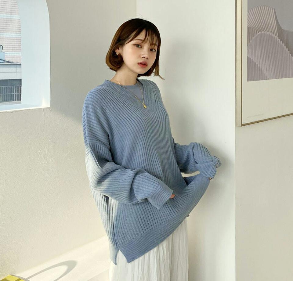 ルーズVネックリブニット・全5色・n56652 レディース 【tops】【韓国 ファッション トップス ニット 長袖 ぼわん袖 デコルテ Vネック ルーズ ゆったり サイドスリット リブ リブニット シンプル 体型カーバー デイリー ベーシック 無地 カジュアル 秋 冬】