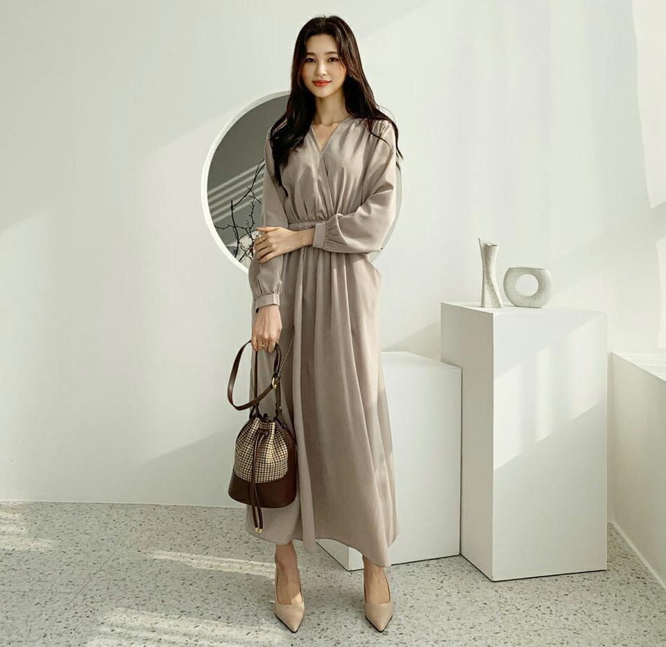 ストラップ付Vネックワンピース・全2色・t56636 レディース 【ops】【韓国 ファッション ワンピース ロング ロングワンピス 長袖 ストラップ Vネックワンピース Vネック 光沢 上品 ウエストストラップ ギャザー 体型カバー デイリー カジュアル 秋 冬】