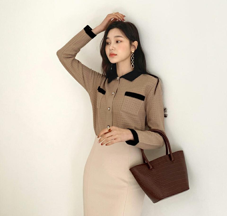 配色カラーパールボタンニット・全3色・b61442 レディース 【tops】【韓国 ファッション トップス ニット 長袖 ぼわん袖 カラーネック フィット 細身 スリム リブ ワッフル 体型カーバー デイリー ベーシック 無地 上品 フェミニン カジュアル 秋 冬】