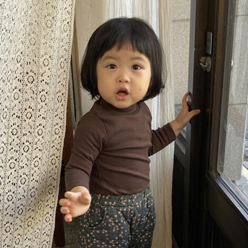 ベーシックハイネックTシャツ(kids)・u09678 キッズ【3~8才】【tops】【トップス Tシャツ ハイネック ロンT 無地T 無地 単色 ベーシック シンプル カジュアル 女の子 男の子 秋 冬 韓国 韓国子供服 子供 こども 子供服 こども服】【KIDS】