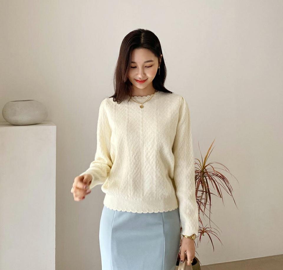 スカラップヘムニット・全3色・b61443 レディース 【tops】【韓国 ファッション トップス ニット 長袖 ぼわん袖 ラウンドネック フィット 細身 スリム リブ スカラップ テクスチャー 体型カーバー デイリー ベーシック 無地 上品 フェミニン 秋 冬】