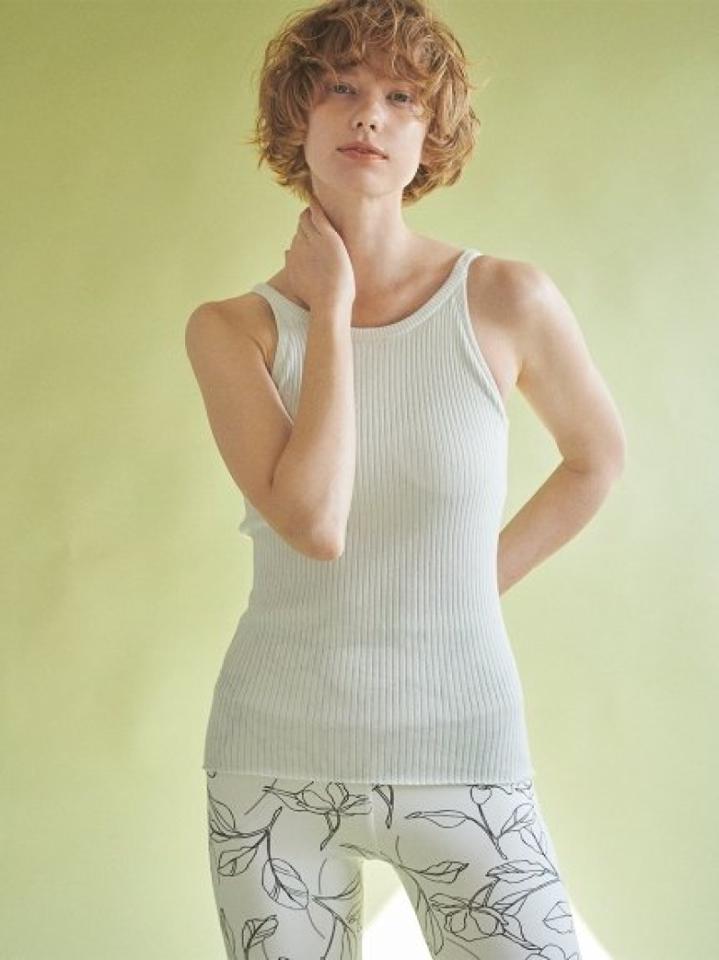 【emmi yoga】カップ付きサステナブルニットキャミ