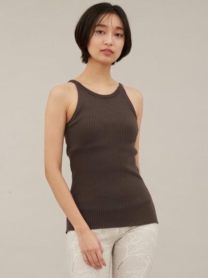 【emmi yoga】カップ付きサステナブルニットキャミ