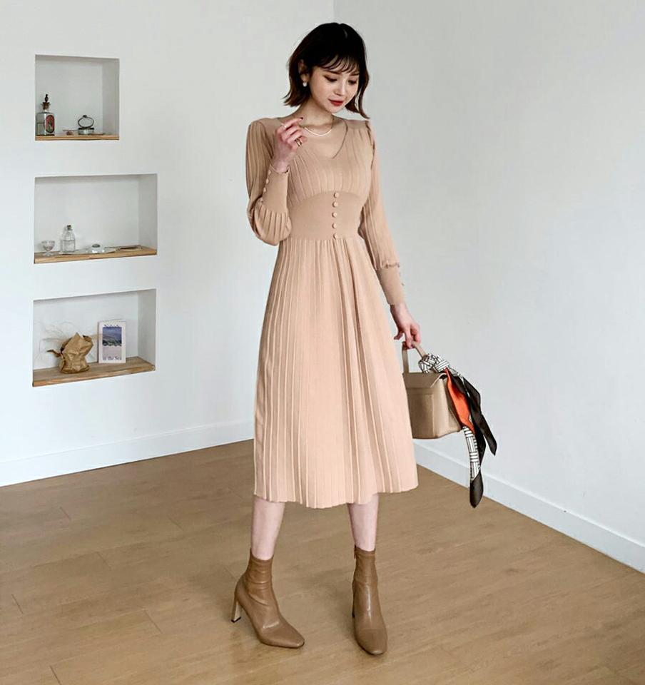 ニットプリーツワンピース・全2色・b56678 レディース 【ops】【韓国 ファッション ワンピース ロング ロングワンピス 長袖 Vネック プリーツ ニットワンピース 鎖骨 フレア フェイクボタン シンプル カジュアル 体型カバー 細身 カジュアル 秋 冬】