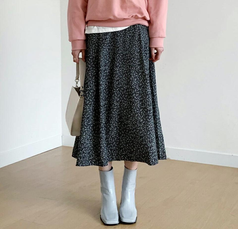 花柄フレアスカート・全2色・t56684 レディース 【sk】【韓国 ファッション ボトムス スカート ロング Aライン 花柄 ファスナー バックゴム ボリューム タック シンプル スリム 体型カーバー 細身 ベーシック デイリー カジュアル 秋 冬】