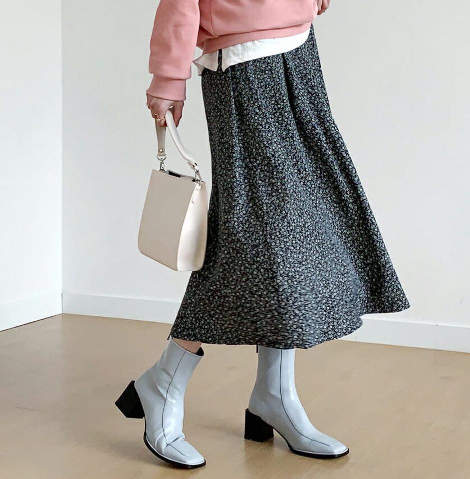 花柄フレアスカート・全2色・t56684 レディース 【sk】【韓国 ファッション ボトムス スカート ロング Aライン 花柄 ファスナー バックゴム ボリューム タック シンプル スリム 体型カーバー 細身 ベーシック デイリー カジュアル 秋 冬】