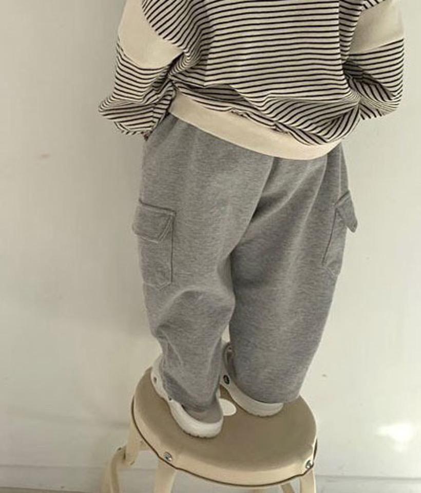 カーゴパンツ・u10960 キッズ【3~8才】【pt】【パンツ ズボン ロングパンツ 長ズボン カーゴパンツ 単色 無地 シンプル ラフ カジュアル 女の子 男の子 秋 冬 韓国 韓国子供服 子供 こども 子供服 こども服】【KIDS】