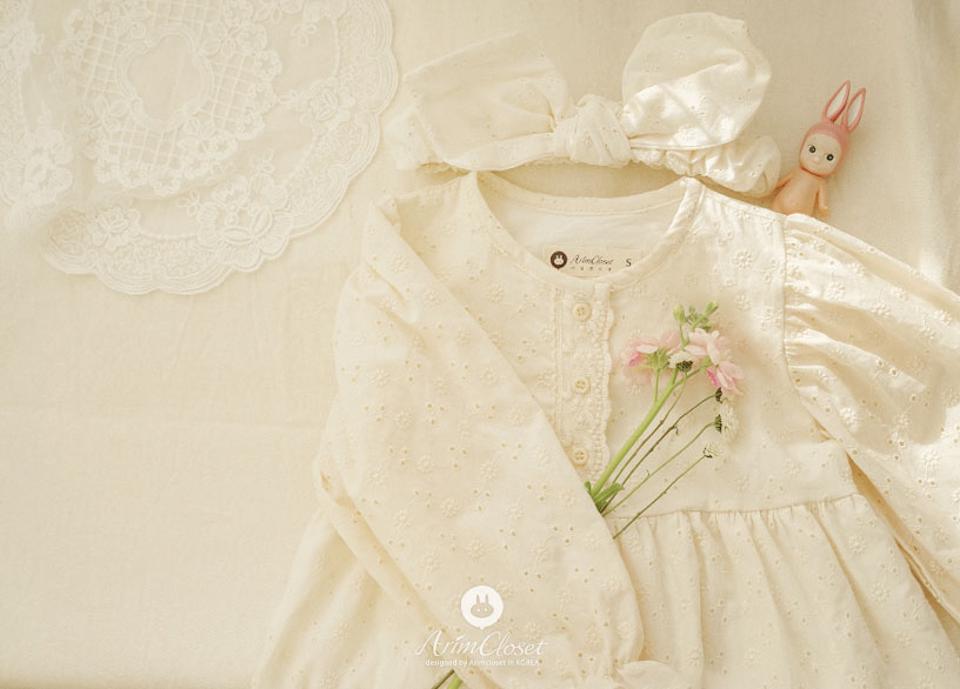 【送料無料】レース刺繍ワンピース・p011016 キッズ【0~2才】【ops】【ワンピース 長袖 レース 総レース 刺繍 レース刺繍 可愛い かわいい ガーリー 女の子 秋 冬 韓国 韓国子供服 子供 こども 子供服 こども服】【KIDS】