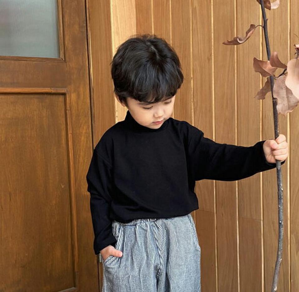 裏起毛ベーシックハイネックTシャツ(kids)・u09757 キッズ【3~8才】【tops】【トップス Tシャツ 長袖 ハイネック 単色 無地 シンプル ベーシック カジュアル 裏起毛　ラフ 女の子 男の子 冬 韓国 韓国子供服 子供 こども 子供服 こども服】【KIDS】