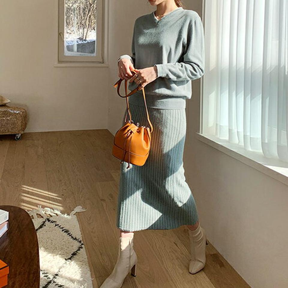 グリッターラインVネックニット&スカートSET全3色・b66382 レディース 【ops】【セットアップ setup トップス 長袖 ニット スカート ロングスカート ニットアップ ラメ グリッター 秋 冬 韓国 ファッション】【ハイホリHIHOLLI】