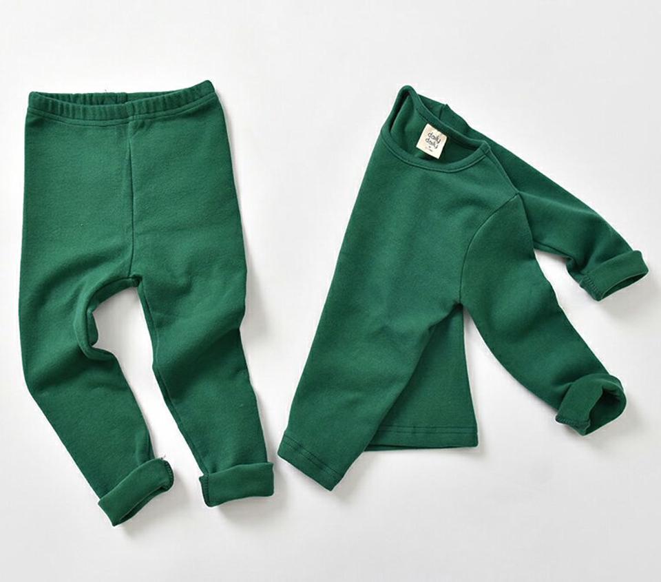 クリスマスカラールームウェア上下SET・u09388 キッズ【3~8才】【uw】【ルームウェア 部屋着 パジャマ トップス 長袖 パンツ ズボン 単色 無地 シンプル ベーシック 女の子 男の子 秋 冬 韓国 韓国子供服 子供 こども 子供服 こども服】【KIDS】