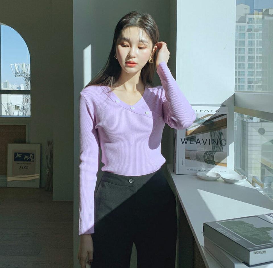 ダイアゴナルボタンニット・全4色・b62747 レディース 【tops】【韓国 ファッション トップス ニット 長袖 ぼわん袖 Vネック フェイクボタン スリム フィット 細身 体型カーバー デイリー ベーシック カジュアル シンプル カジュアル 秋 冬】
