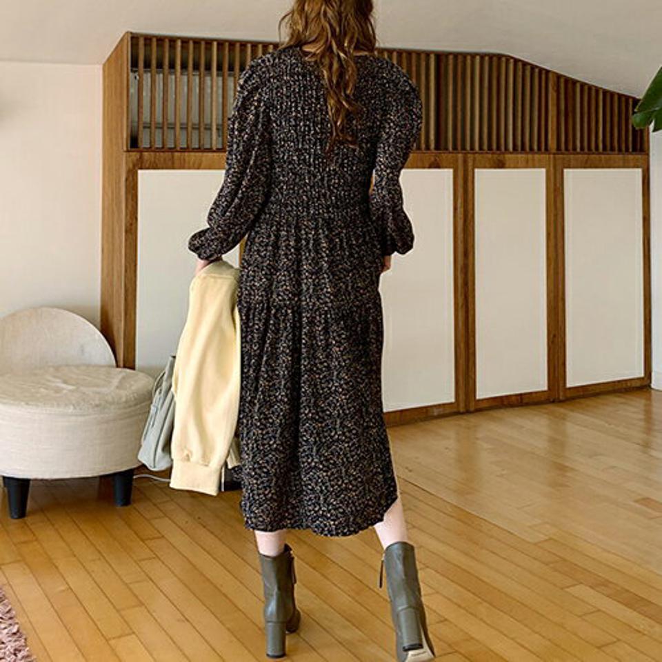 花柄シャーリングワンピース・全3色・t66329 レディース 【ops】【ワンピース ロング ロングワンピース 長袖 シャーリング 花柄 小花柄 袖コンシャス ボリューム袖 可愛い かわいい フェミニン 秋 冬 韓国 ファッション】【ハイホリHIHOLLI】