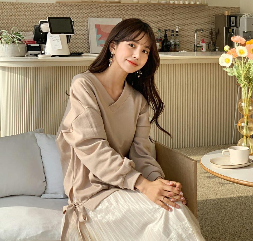 Vネックサイドリボンスウェット・全4色・t62540 レディース 【tops】【韓国 ファッション トップス Tシャツ スウェット カットソー 長袖 無地 Vネック ルーズ ゆったり 上品 フェミニン シンプル デイリー ベーシック カジュアル カジュアル 秋 冬】