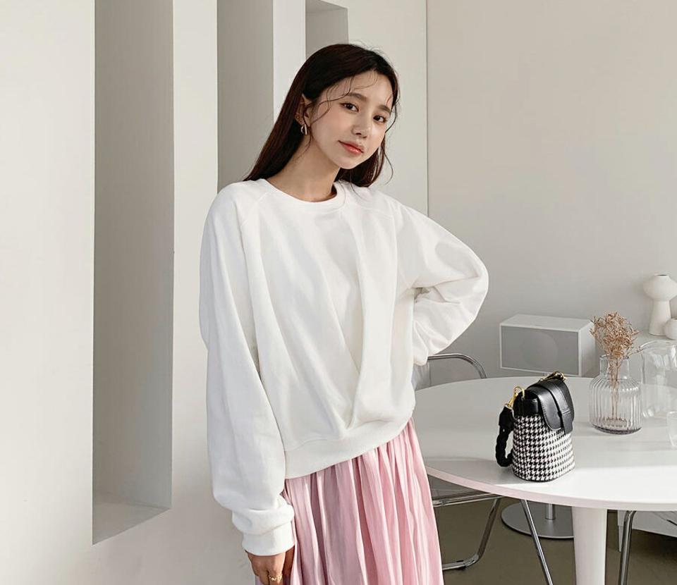 フロントタックスウェット・全3色・t64833 レディース 【tops】【韓国 ファッション トップス スウェット Tシャツ カットソー 長袖 無地 ラウンドネック タック フェミニン シンプル デイリー ベーシック カジュアル カジュアル 秋 冬】
