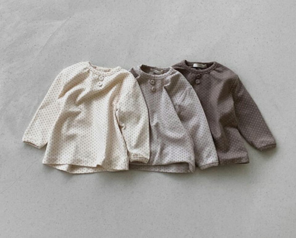 フロントボタンドットTシャツ・u11004 キッズ【3~8才】【tops】【トップス Tシャツ 長袖 ロンT ドット柄 カジュアル ラフ 女の子 男の子 秋 冬 韓国 韓国子供服 子供 こども 子供服 こども服】【KIDS】【KK】