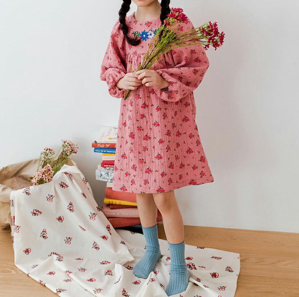 パフスリーブフラワーワンピース・u11009 キッズ【3~8才】【ops】【ワンピース ミディ丈 ミディワンピース 長袖 パフ袖 パフスリーブ 花柄 フラワー 可愛い かわいい 女の子 秋 冬 韓国 韓国子供服 子供 こども 子供服 こども服】【KIDS】