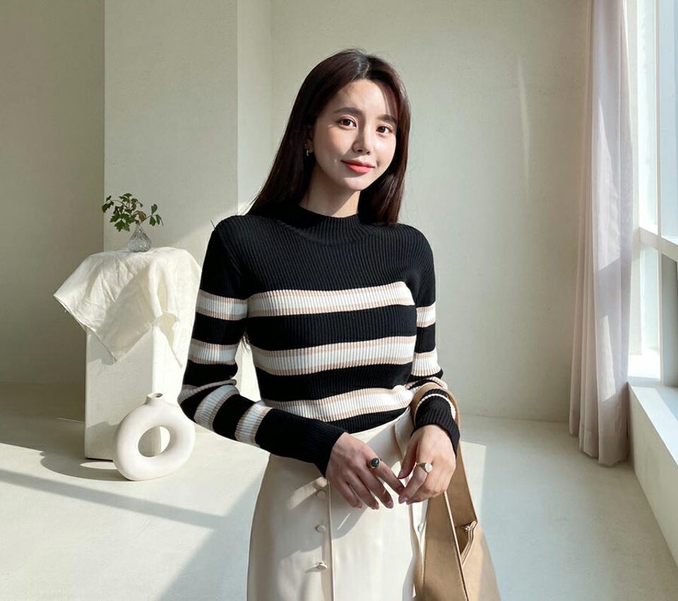ボーダーハーフネックニット・全4色・b61478 レディース 【tops】【韓国 ファッション トップス ニット 長袖 ぼわん袖 ハーフネック ハイネック やわらかい フィット 細身 体型カーバー デイリー ベーシック カジュアル シンプル カジュアル 秋 冬】