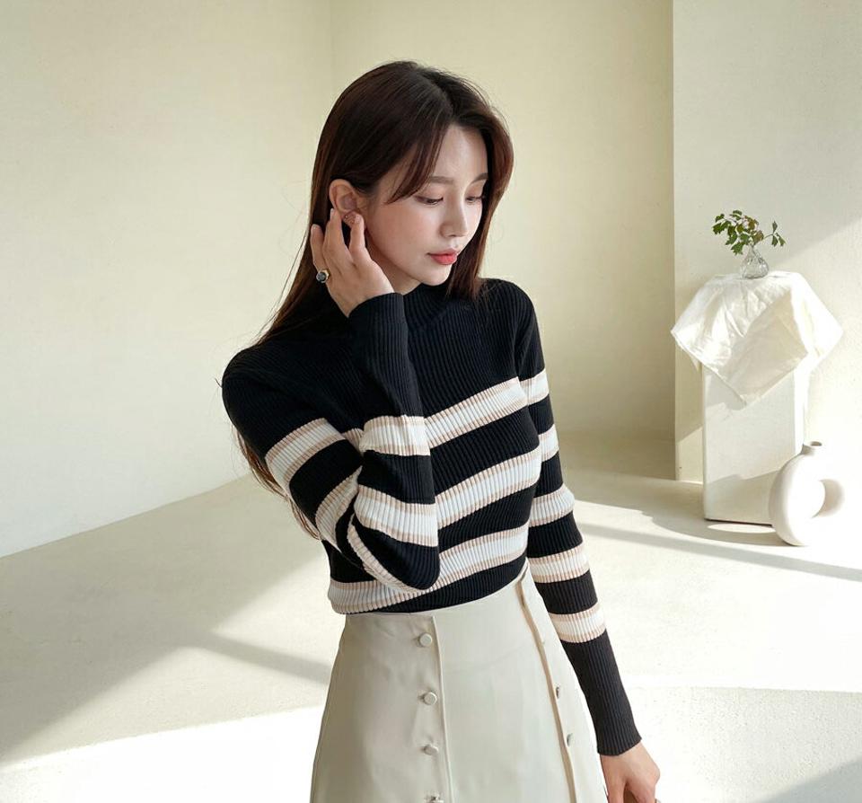 ボーダーハーフネックニット・全4色・b61478 レディース 【tops】【韓国 ファッション トップス ニット 長袖 ぼわん袖 ハーフネック ハイネック やわらかい フィット 細身 体型カーバー デイリー ベーシック カジュアル シンプル カジュアル 秋 冬】