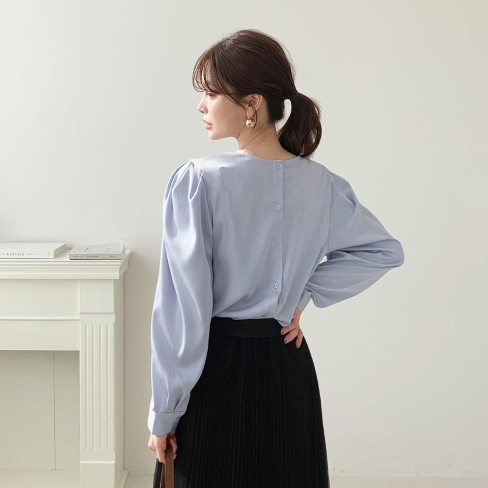 バックボタンサテンブラウス・全4色・t66406 レディース 【bl】【トップス ブラウス 長袖 サテン サテンブラウス 単色 無地 シンプル 可愛い かわいい 光沢 フェミニン 秋 冬 韓国 ファッション】【ハイホリHIHOLLI】