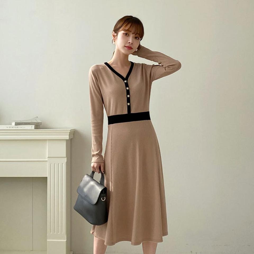 配色リブニットワンピース・全2色・b66482 レディース 【ops】【ワンピース ミディ丈 ミディワンピース 長袖 ニット ニットワンピース 配色 リブ リブニット Vネック デコルテ 可愛い かわいい フレア 秋 冬 韓国 ファッション】【ハイホリHIHOLLI】